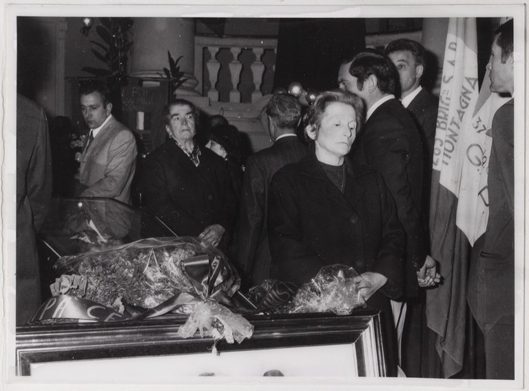 Gattatico-Reggio Emilia, 27-30 marzo 1970, Funerali di Alcide Cervi, camera ardente nella Sala del Tricolore di Reggio Emilia